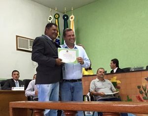 Presidente do Sindicer/MS recebe título