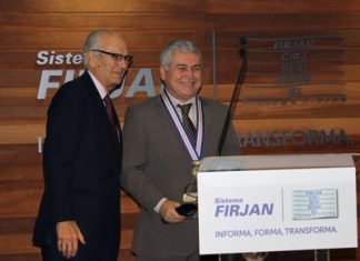 Diretor da Anicer recebe medalha do mérito industrial