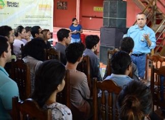 Universitários recebem palestras sobre cerâmica