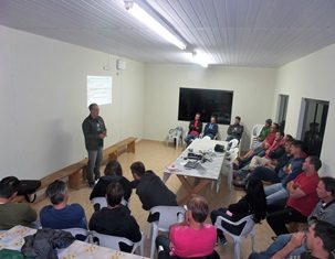 Anicer executa apresentação do ANSE para cerâmicas do Paraná