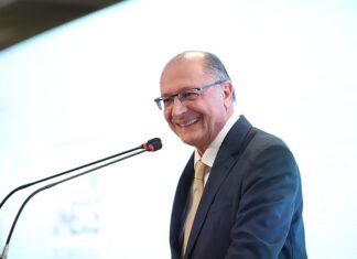 Alckmin fala em R$ 10 bi para moradias populares