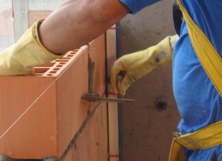 Indústria da construção tem queda em julho, mas confiança sobe