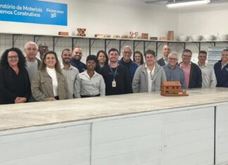 Presidente da Anicer se reúne com ceramistas no RJ