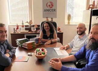 Anicer recebe visita de Gerente do PSQ de Telhas Cerâmicas