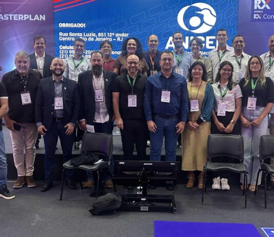 Anicer e laboratórios alinham modernização do PSQ durante a Feicon 2026